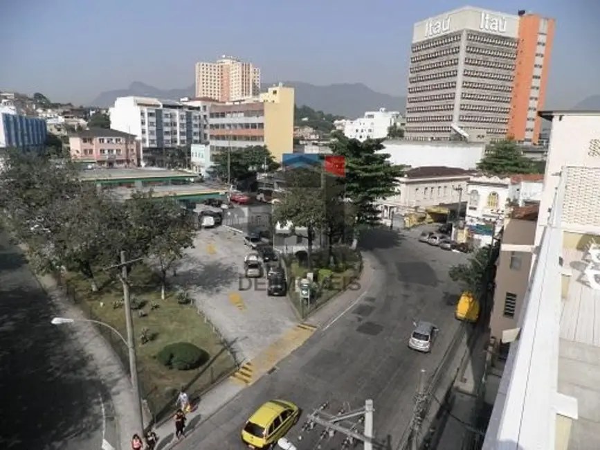 Armazém / Galpão à venda, 1700m2 em Rio De Janeiro - RJ - imagem 4 Foto 4 de Armazém / Galpão à venda, 1700m2 em Rio De Janeiro - RJ