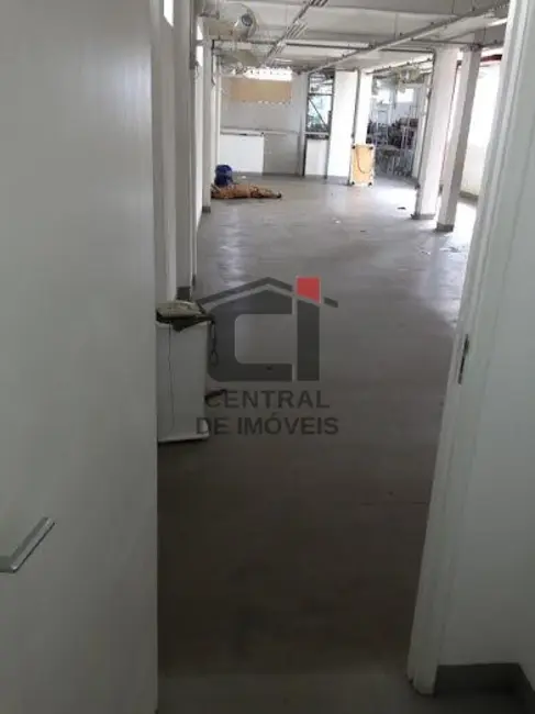 Armazém / Galpão à venda, 1700m2 em Rio De Janeiro - RJ - imagem 7 Foto 7 de Armazém / Galpão à venda, 1700m2 em Rio De Janeiro - RJ