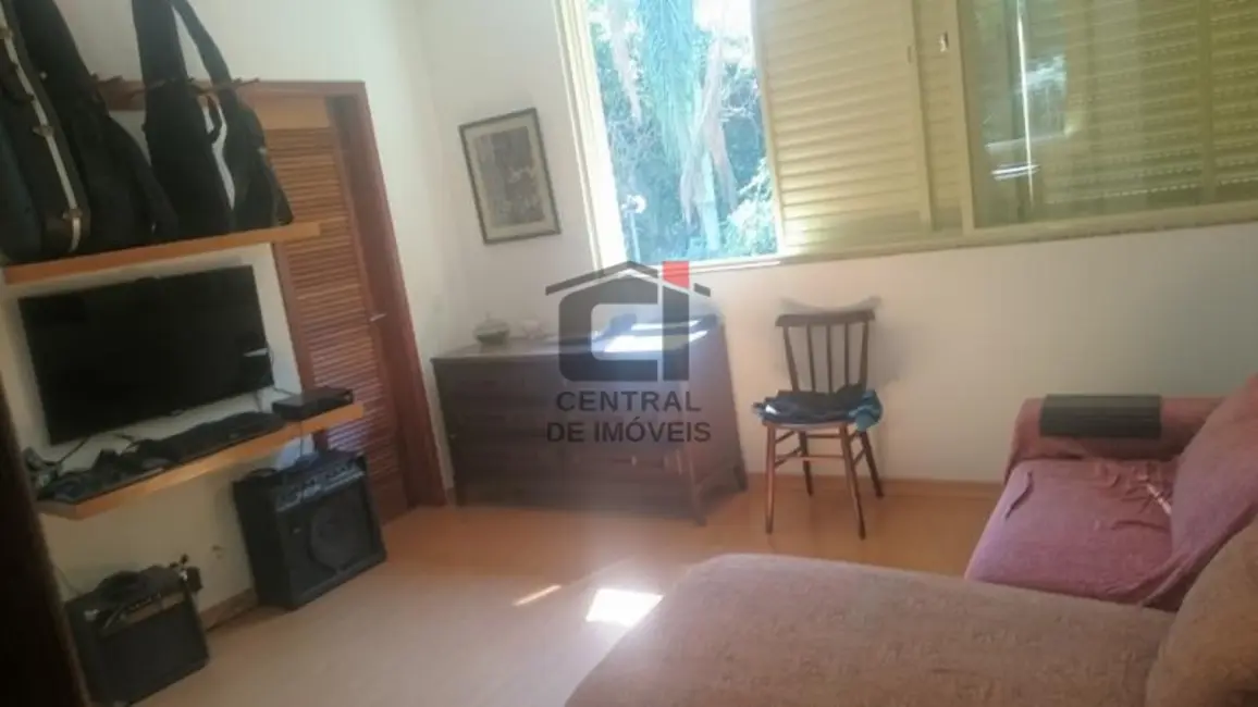 Foto 2 de Casa com 6 quartos à venda, 435m2 em Rio De Janeiro - RJ