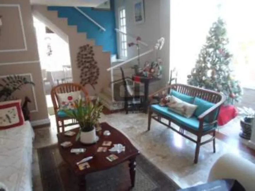 Foto 1 de Casa com 4 quartos à venda, 250m2 em Rio De Janeiro - RJ