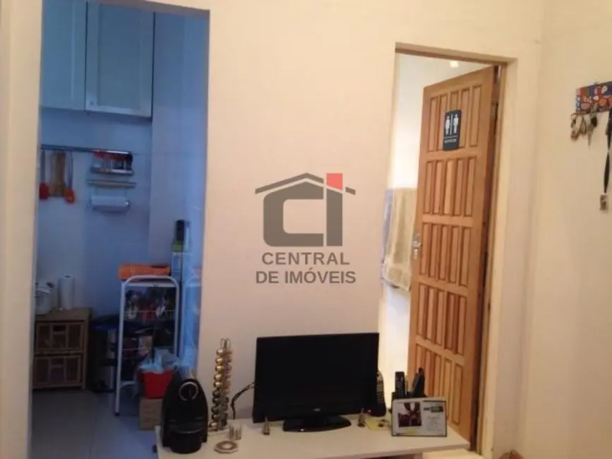 Kitnet com 1 quarto à venda, 30m2 em Rio De Janeiro - RJ - imagem 3 Foto 3 de Kitnet com 1 quarto à venda, 30m2 em Rio De Janeiro - RJ