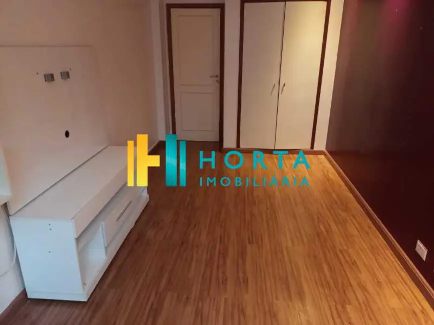 Apartamento com 4 quartos à venda, 216m2 em Rio De Janeiro - RJ - imagem 6 Foto 6 de Apartamento com 4 quartos à venda, 216m2 em Rio De Janeiro - RJ