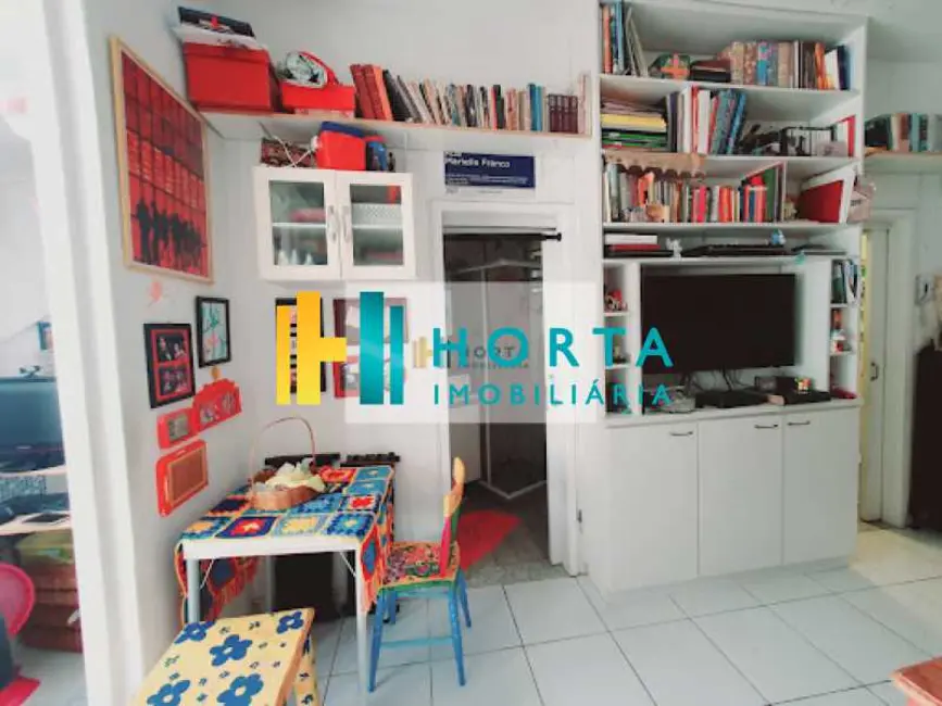 Kitnet com 1 quarto à venda, 25m2 em Rio De Janeiro - RJ - imagem 2 Foto 2 de Kitnet com 1 quarto à venda, 25m2 em Rio De Janeiro - RJ