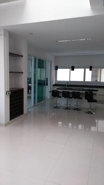 Foto 9 de Casa com 4 quartos para alugar, 270m2 em Jardim Fazenda Rincão, Aruja - SP