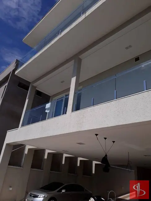 Foto 2 de Casa com 4 quartos à venda, 218m2 em Jardim das Cerejeiras, Aruja - SP