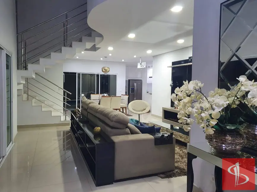 Foto 2 de Casa com 3 quartos à venda, 300m2 em Jardim das Cerejeiras, Aruja - SP