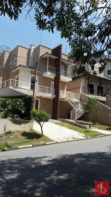 Casa com 4 quartos à venda, 311m2 em Jardim das Cerejeiras, Aruja - SP - imagem 3 Foto 3 de Casa com 4 quartos à venda, 311m2 em Jardim das Cerejeiras, Aruja - SP