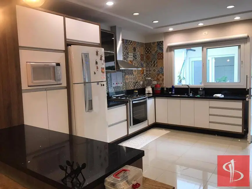 Foto 8 de Casa com 3 quartos à venda, 300m2 em Jardim das Cerejeiras, Aruja - SP