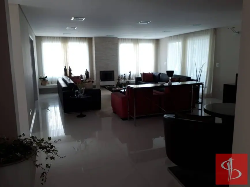 Foto 1 de Casa com 4 quartos para alugar, 600m2 em Arujázinho I, II e III, Aruja, SP