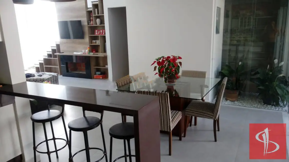 Foto 1 de Casa com 3 quartos à venda, 287m2 em Santa Isabel - SP