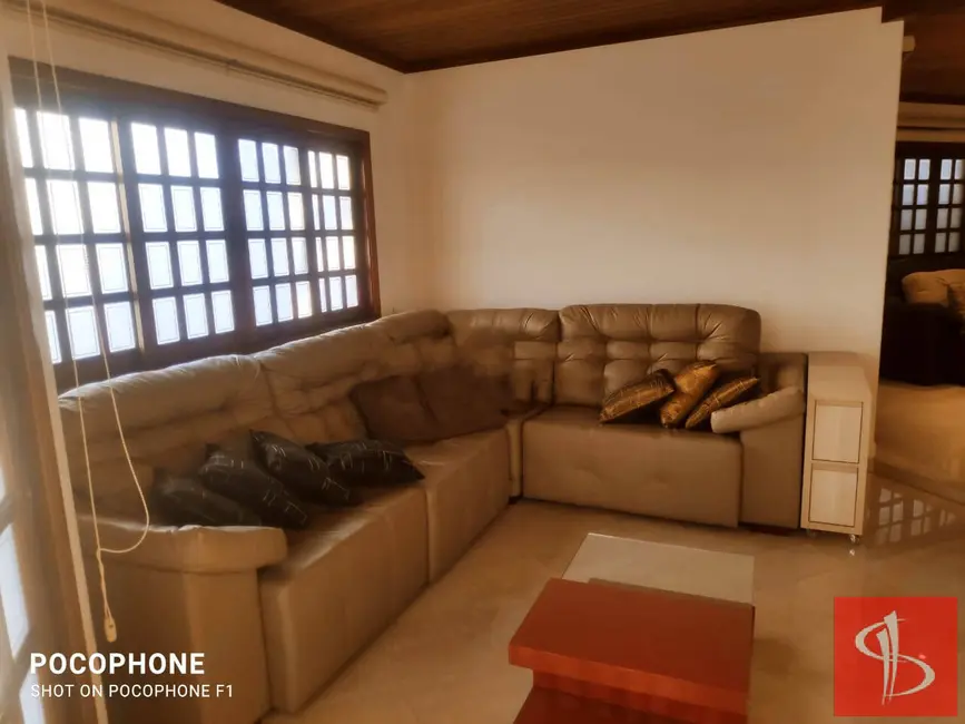 Foto 5 de Casa com 4 quartos para alugar, 300m2 em Jardim das Cerejeiras, Aruja - SP