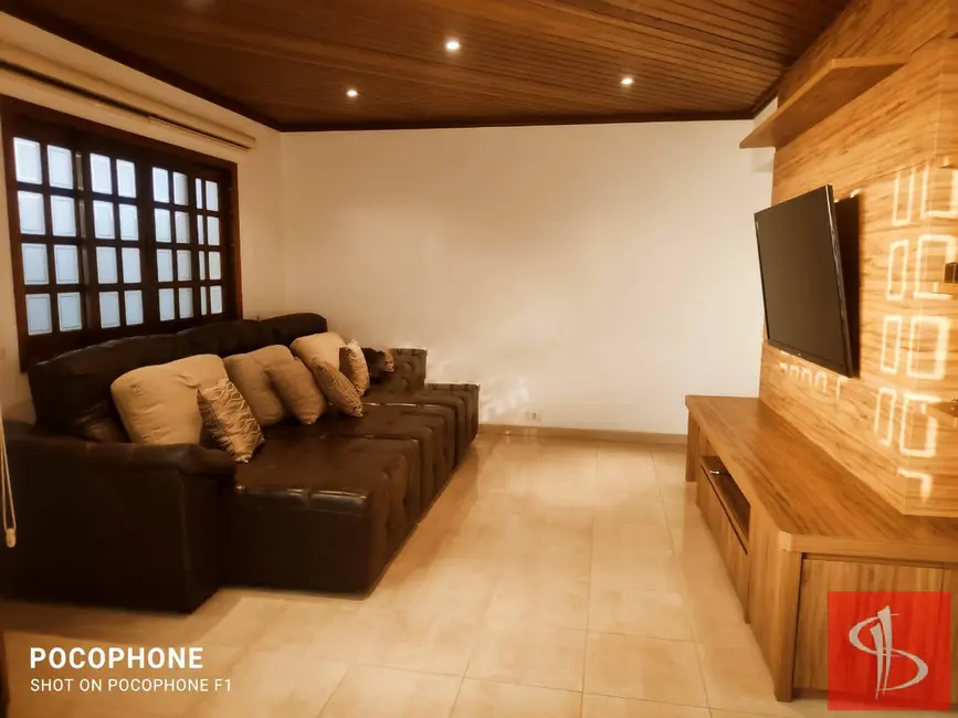 Foto 6 de Casa com 4 quartos para alugar, 300m2 em Jardim das Cerejeiras, Aruja - SP