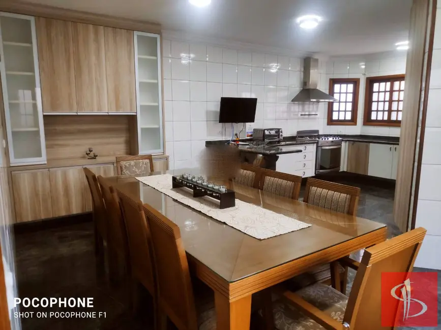 Foto 7 de Casa com 4 quartos para alugar, 300m2 em Jardim das Cerejeiras, Aruja - SP