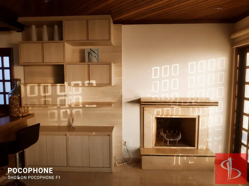 Foto 2 de Casa com 4 quartos para alugar, 300m2 em Jardim das Cerejeiras, Aruja - SP