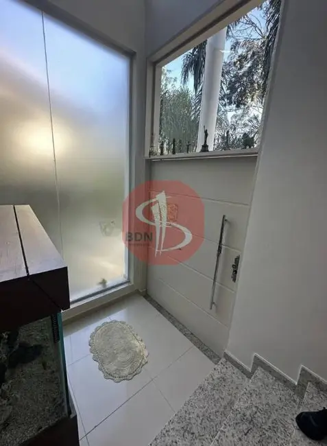 Foto 3 de Casa com 4 quartos à venda em Jardim das Cerejeiras, Aruja - SP