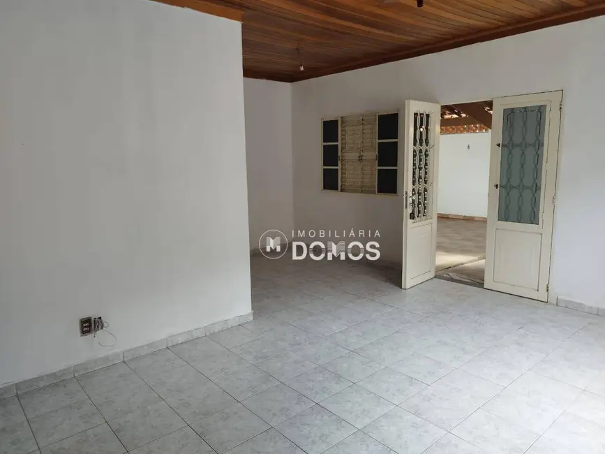 Foto 1 de Sobrado com 4 quartos à venda, 160m2 em Parque São Francisco, Guaratingueta - SP