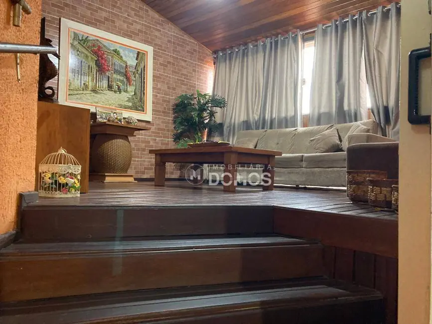 Foto 1 de Casa com 3 quartos à venda, 200m2 em Pedregulho, Guaratingueta, SP