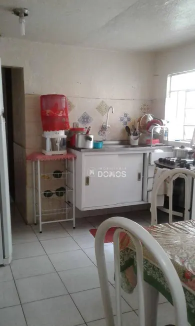 Foto 3 de Sobrado com 3 quartos à venda, 80m2 em São Benedito, Guaratingueta - SP