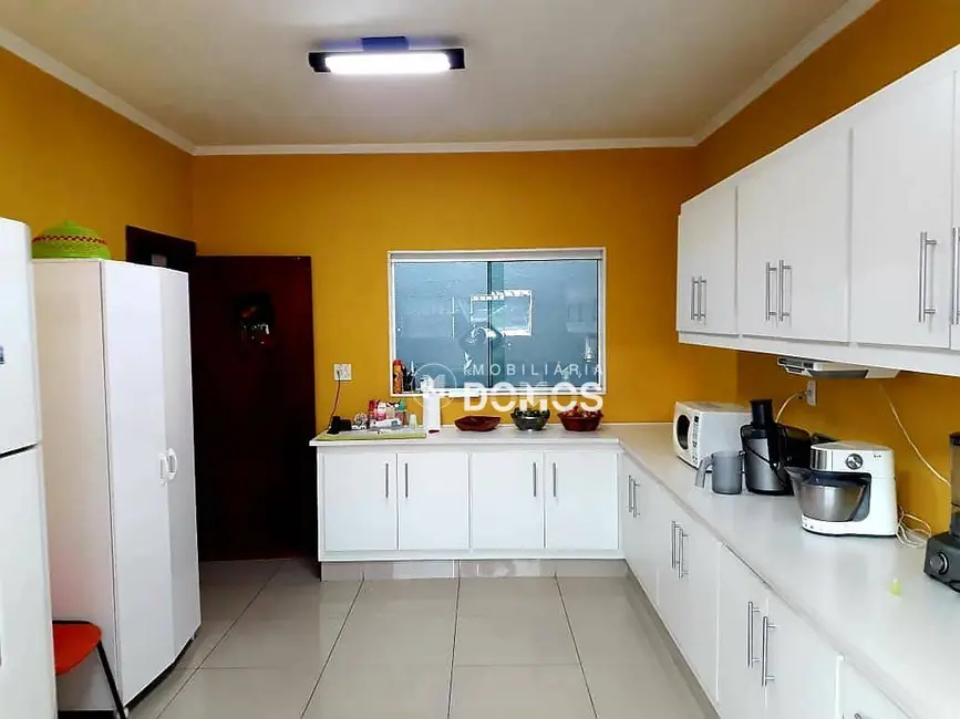 Foto 1 de Casa com 4 quartos à venda, 300m2 em Portal das Colinas, Guaratingueta - SP