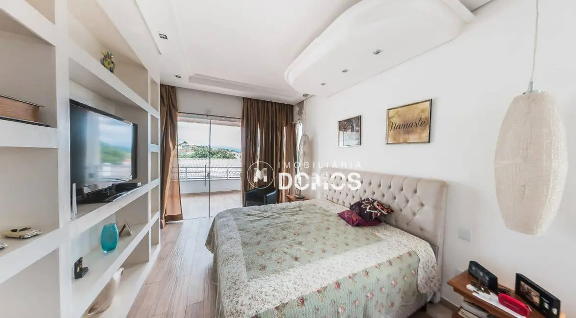 Foto 3 de Casa de Condomínio com 8 quartos à venda, 700m2 em São Dimas, Guaratingueta - SP