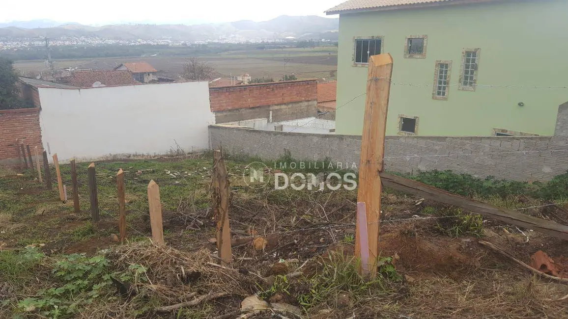 Foto 1 de Terreno / Lote à venda, 275m2 em Guaratingueta - SP