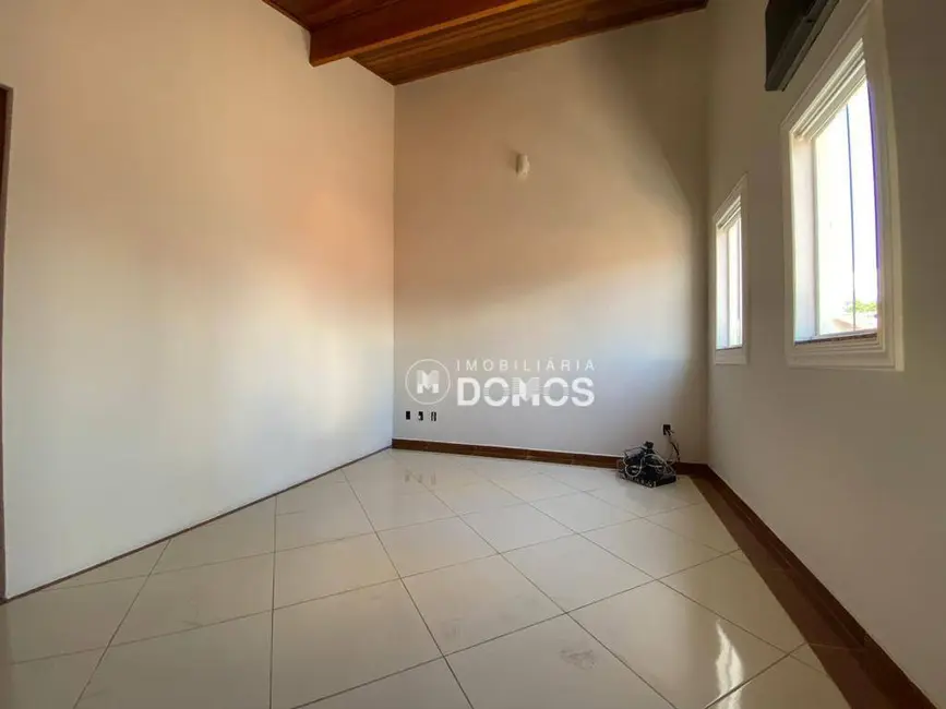 Casa com 4 quartos à venda, 2130m2 em Vila Paraíba, Guaratingueta - SP - imagem 4 Foto 4 de Casa com 4 quartos à venda, 2130m2 em Vila Paraíba, Guaratingueta - SP