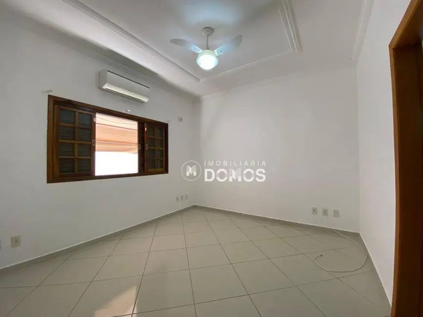 Casa com 4 quartos à venda, 2130m2 em Vila Paraíba, Guaratingueta - SP - imagem 3 Foto 3 de Casa com 4 quartos à venda, 2130m2 em Vila Paraíba, Guaratingueta - SP