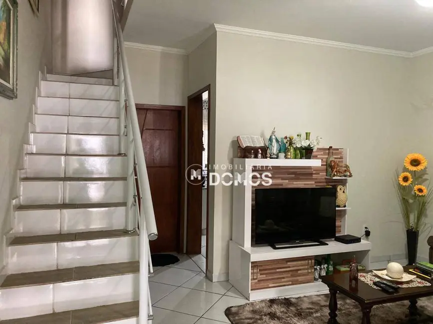 Foto 3 de Casa com 2 quartos à venda, 125m2 em Jardim do Vale, Guaratingueta - SP