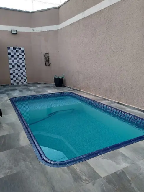 Foto 3 de Casa com 2 quartos à venda, 228m2 em Guaratingueta - SP