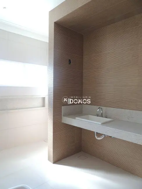 Foto 4 de Casa com 3 quartos à venda, 312m2 em Village Mantiqueira, Guaratingueta - SP