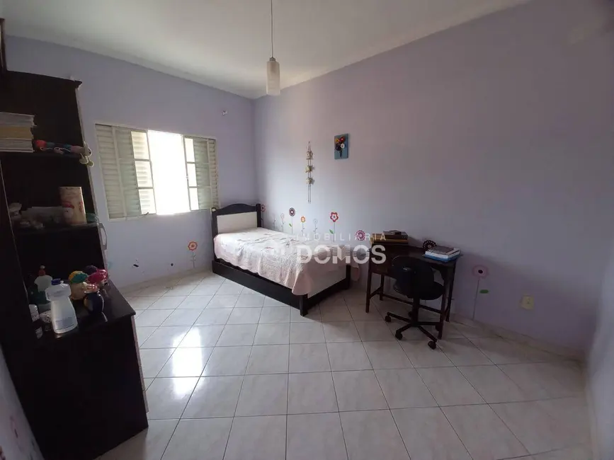 Foto 2 de Sobrado com 4 quartos à venda, 250m2 em Parque Residencial Beira Rio, Guaratingueta - SP