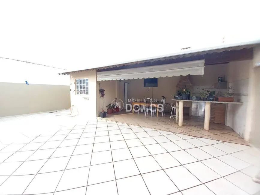 Foto 1 de Sobrado com 4 quartos à venda, 250m2 em Parque Residencial Beira Rio, Guaratingueta - SP