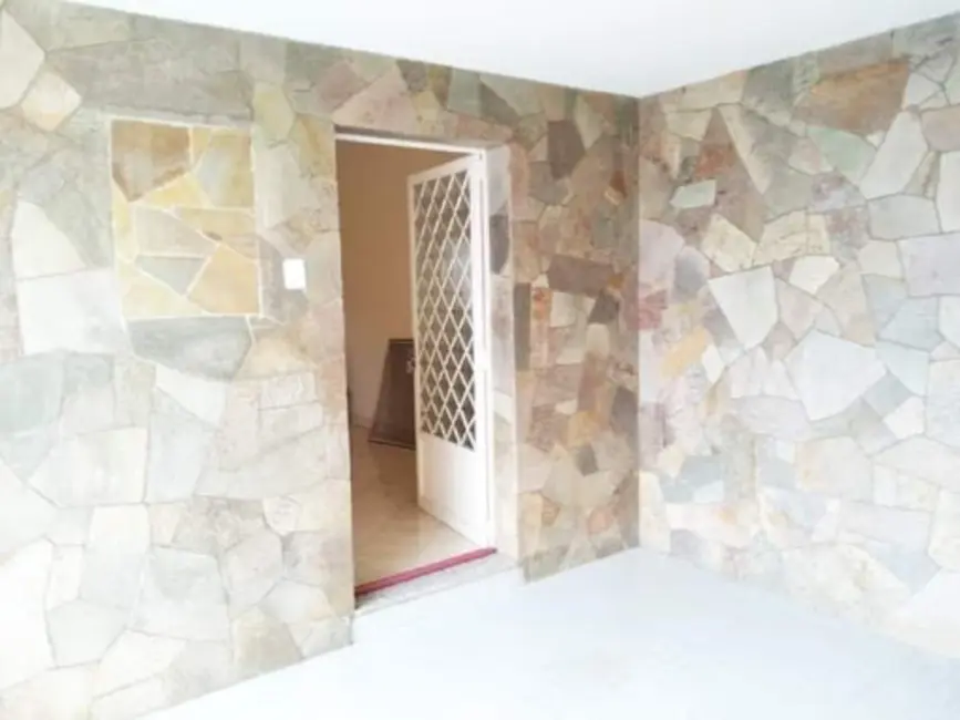 Casa com 4 quartos à venda, 145m2 em Pedregulho, Guaratingueta - SP - imagem 3 Foto 3 de Casa com 4 quartos à venda, 145m2 em Pedregulho, Guaratingueta - SP