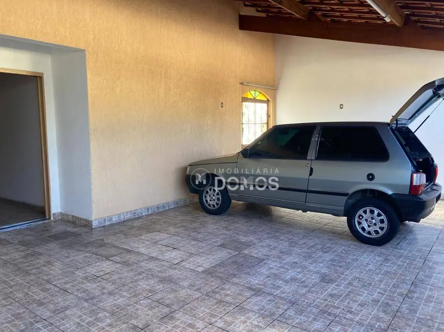 Foto 1 de Casa com 3 quartos à venda, 212m2 em Vila Comendador Rodrigues Alves, Guaratingueta - SP