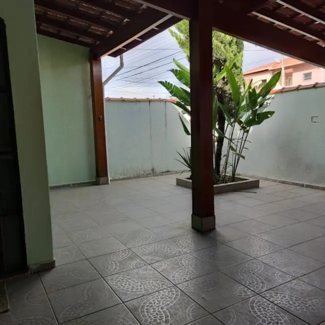 Foto 2 de Casa com 3 quartos à venda, 250m2 em Parque Residencial Beira Rio, Guaratingueta - SP