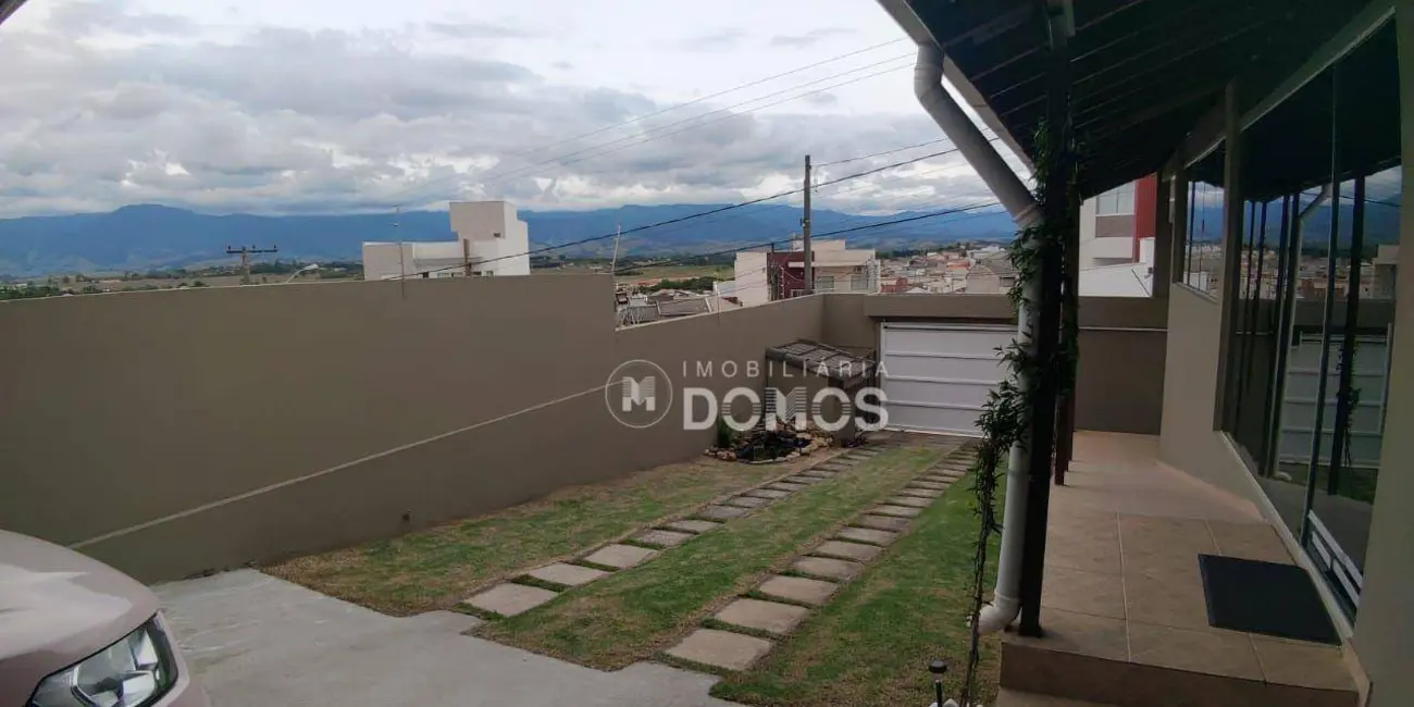 Foto 2 de Casa com 2 quartos à venda, 300m2 em Residencial Village Santana, Guaratingueta - SP