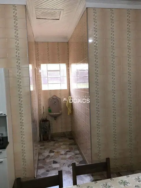 Casa com 4 quartos à venda, 363m2 em Centro, Aparecida - SP - imagem 6 Foto 6 de Casa com 4 quartos à venda, 363m2 em Centro, Aparecida - SP
