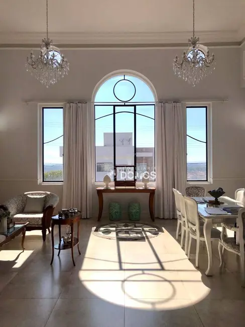 Foto 3 de Casa com 4 quartos à venda, 800m2 em Jardim Panorama II, Guaratingueta - SP