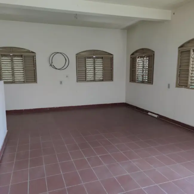 Foto 3 de Casa com 3 quartos à venda, 250m2 em Engenheiro Neiva, Guaratingueta - SP
