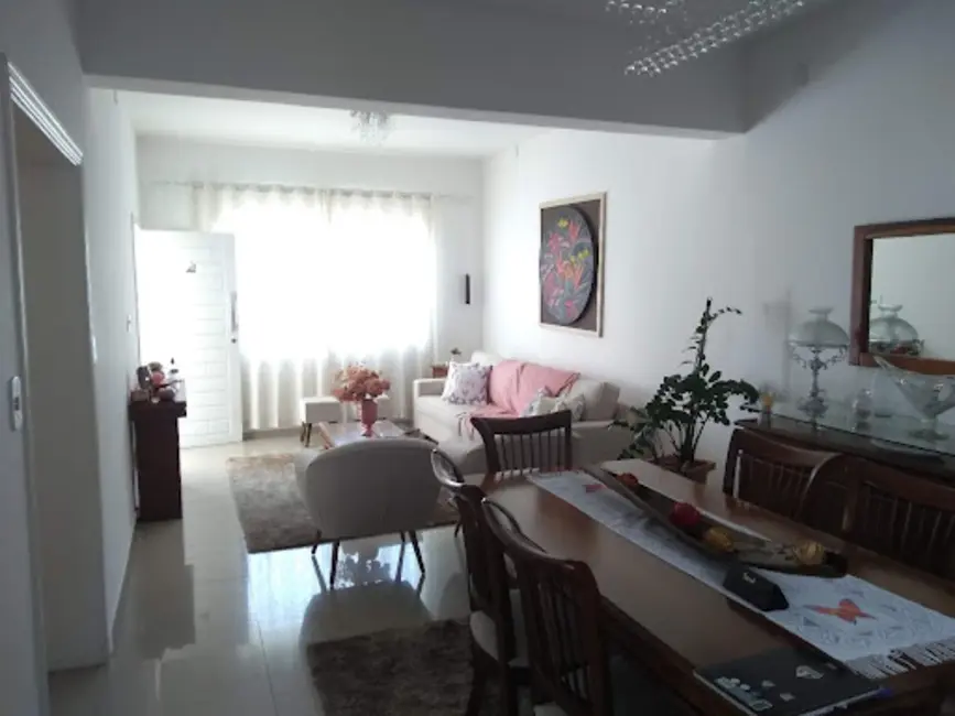 Foto 2 de Casa com 3 quartos à venda, 300m2 em Parque Residencial Beira Rio, Guaratingueta - SP
