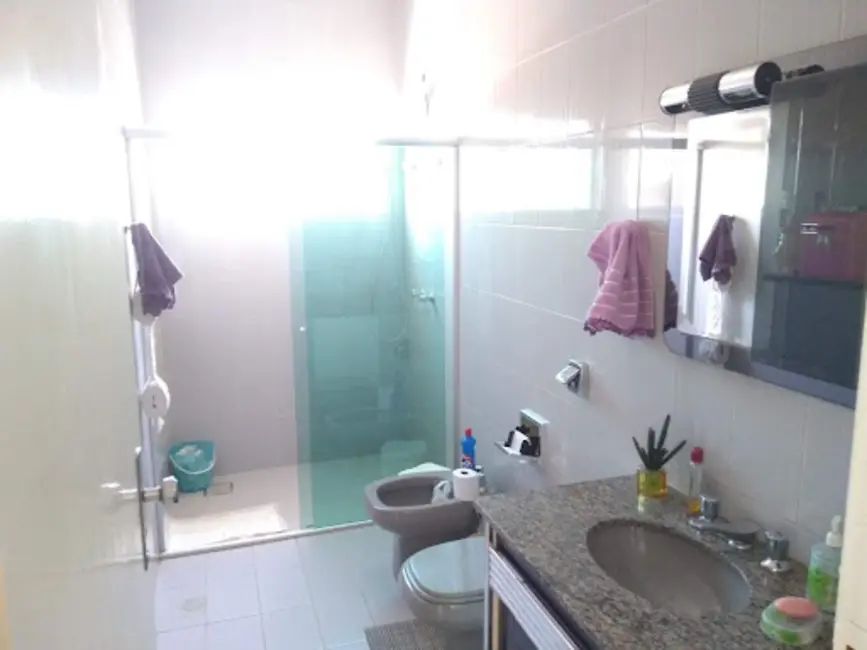 Foto 3 de Casa com 3 quartos à venda, 300m2 em Parque Residencial Beira Rio, Guaratingueta - SP