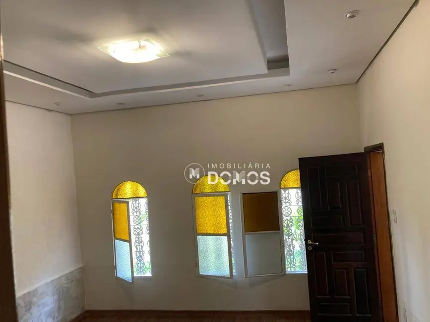 Foto 3 de Casa com 3 quartos à venda, 300m2 em Jardim Esplanada, Guaratingueta - SP
