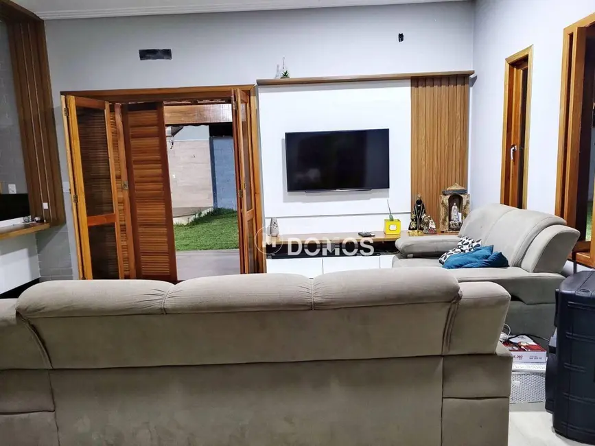 Foto 5 de Chácara com 3 quartos à venda, 1000m2 em Bom Jardim II, Guaratingueta - SP