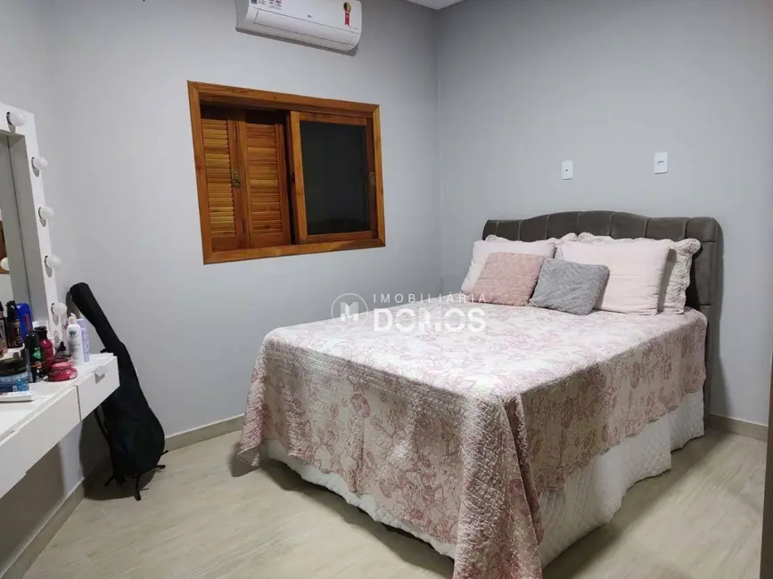 Foto 7 de Chácara com 3 quartos à venda, 1000m2 em Bom Jardim II, Guaratingueta - SP