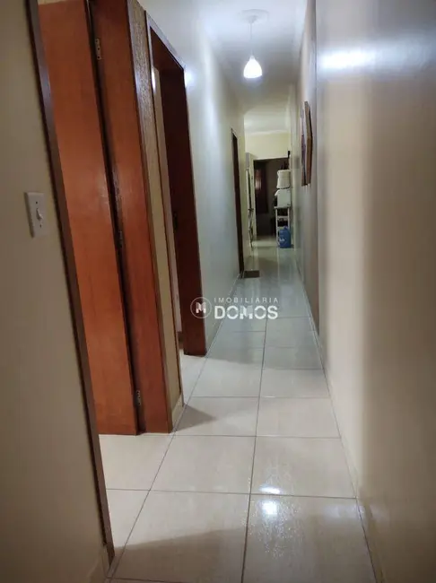 Foto 4 de Casa com 2 quartos à venda, 250m2 em Engenheiro Neiva, Guaratingueta - SP