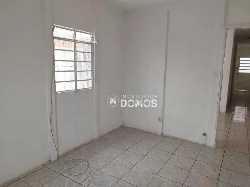 Casa com 2 quartos para alugar em Jardim do Vale II, Guaratingueta - SP - imagem 3 Foto 3 de Casa com 2 quartos para alugar em Jardim do Vale II, Guaratingueta - SP