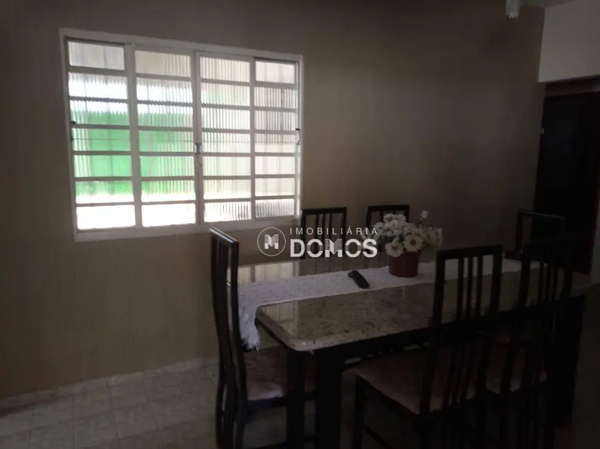 Foto 4 de Casa com 3 quartos à venda, 300m2 em Vila Alves, Guaratingueta - SP