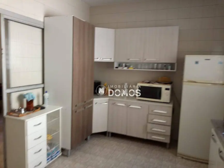 Foto 6 de Casa com 3 quartos à venda, 300m2 em Vila Alves, Guaratingueta - SP