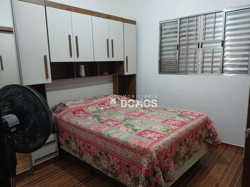 Foto 2 de Casa com 6 quartos à venda, 140m2 em Jardim Esperança, Guaratingueta - SP