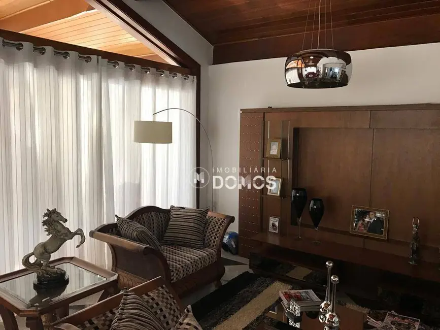 Foto 6 de Casa com 3 quartos à venda, 585m2 em Parque Residencial Mirante do Vale, Guaratingueta - SP
